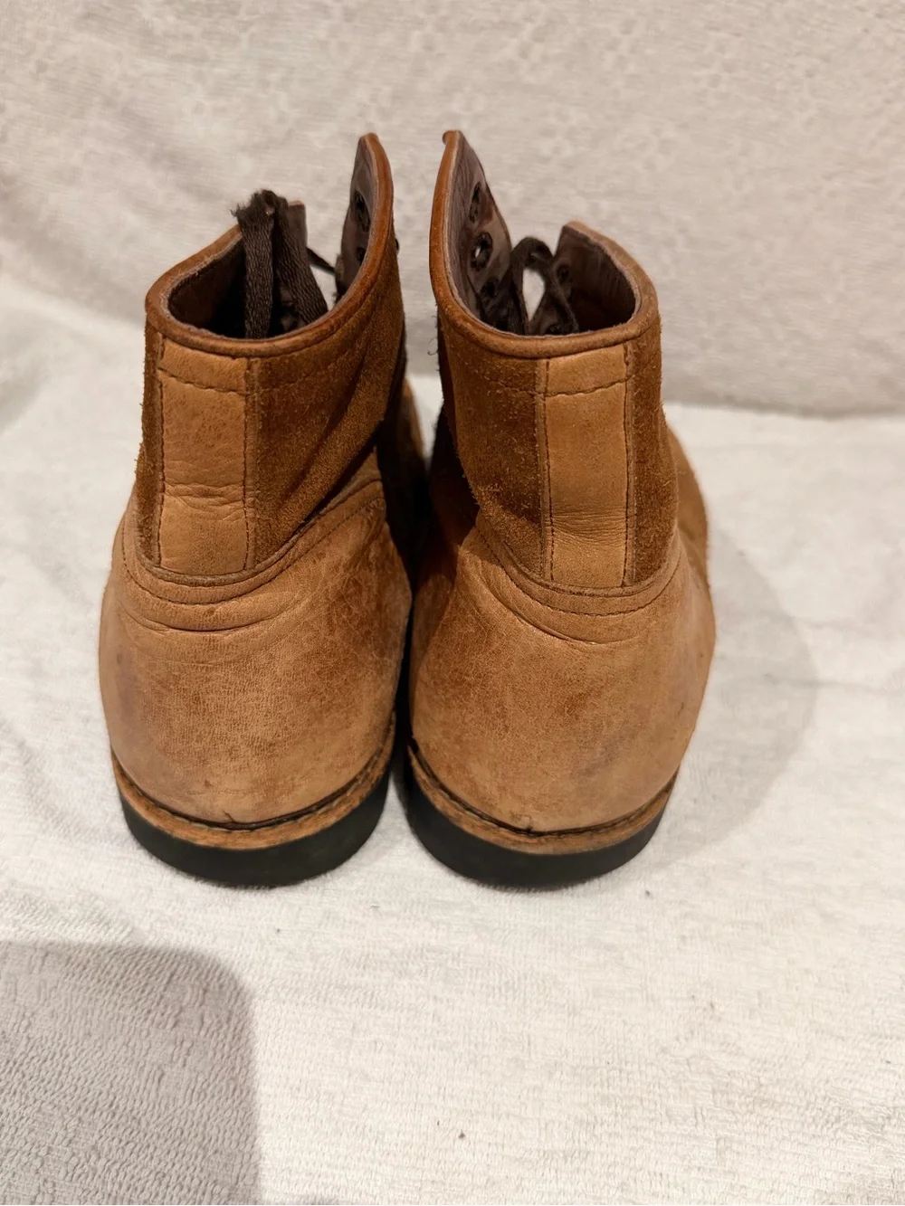 Neil M suede chukka