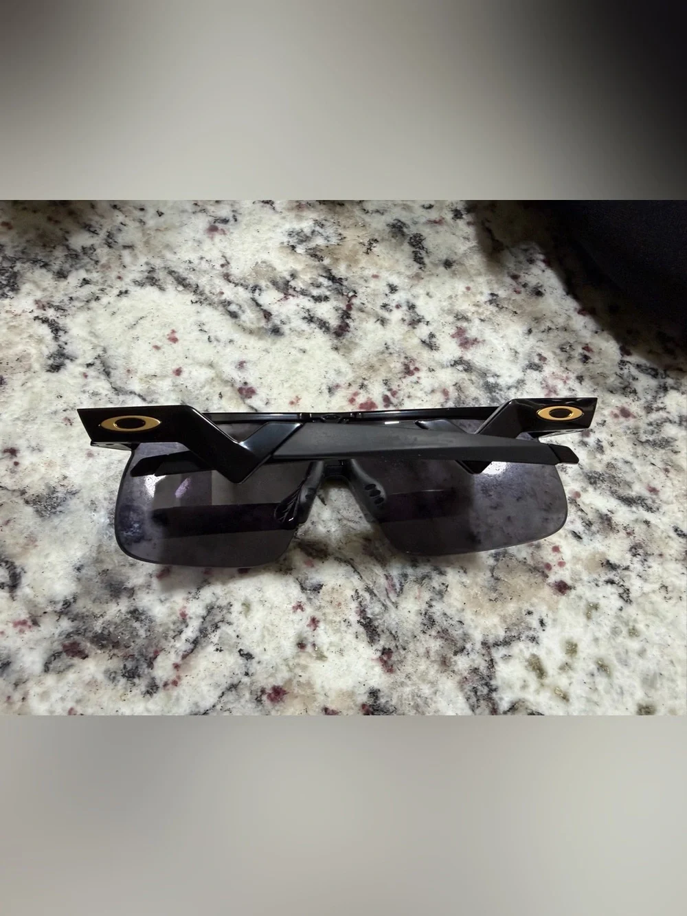 Oakley sporty single