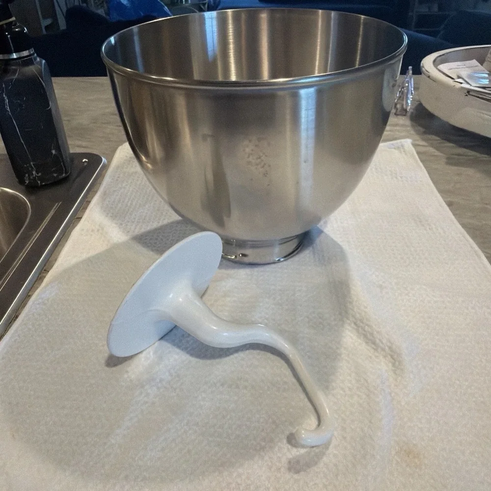 Kitchenaid K45 Stainless Steel Twist Lock Mixing Bowl, No Handle And Dough Hook