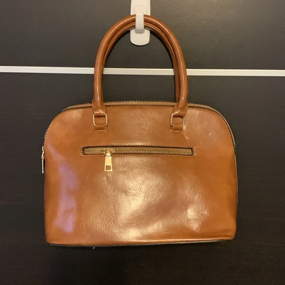 Gloria Vanderbilt approximately has