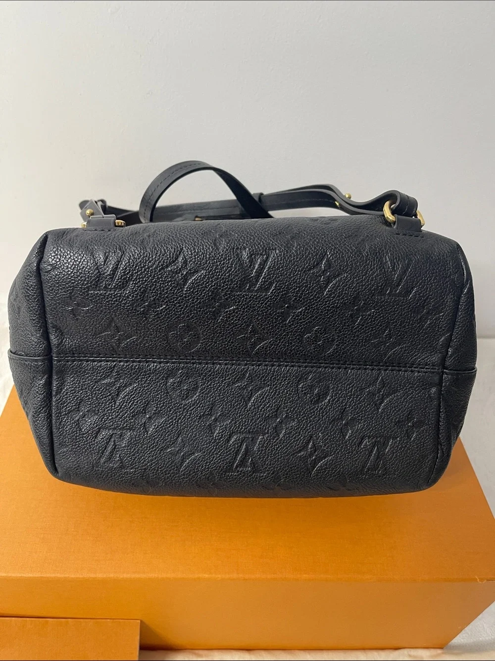 Louis Vuitton material empreinte