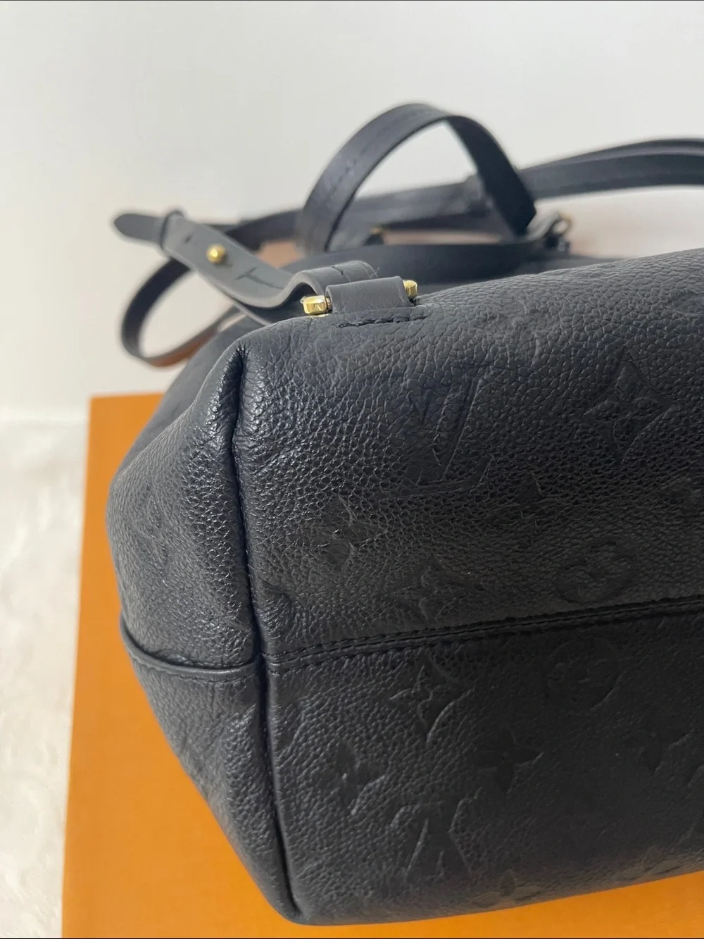 Louis Vuitton material empreinte