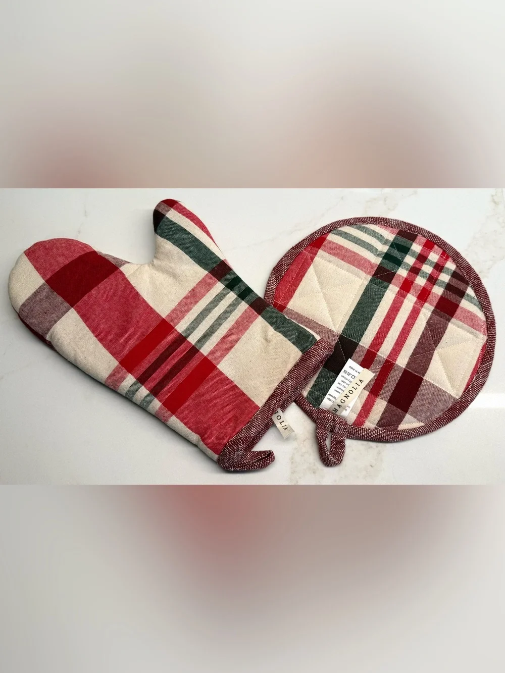 Magnolia oven mitt