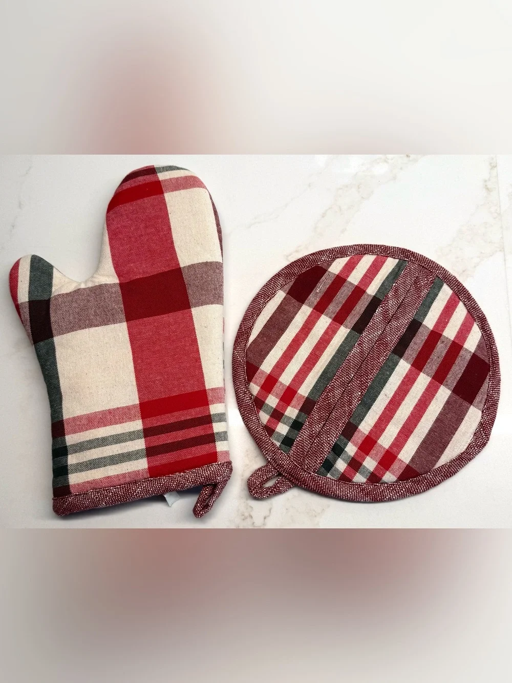Magnolia oven mitt