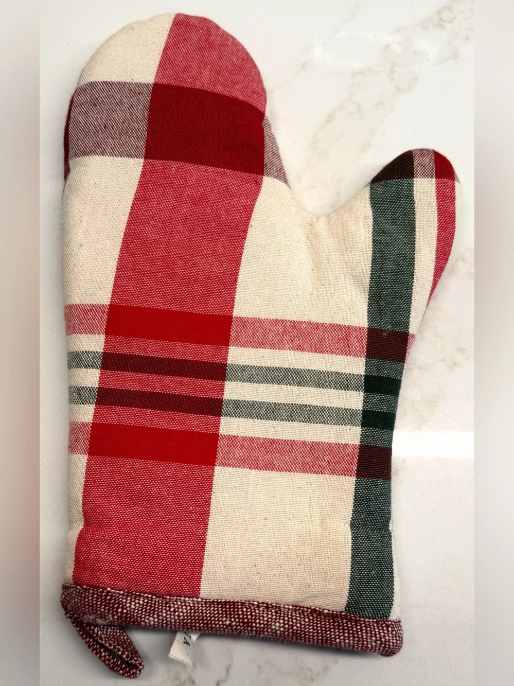 Magnolia oven mitt