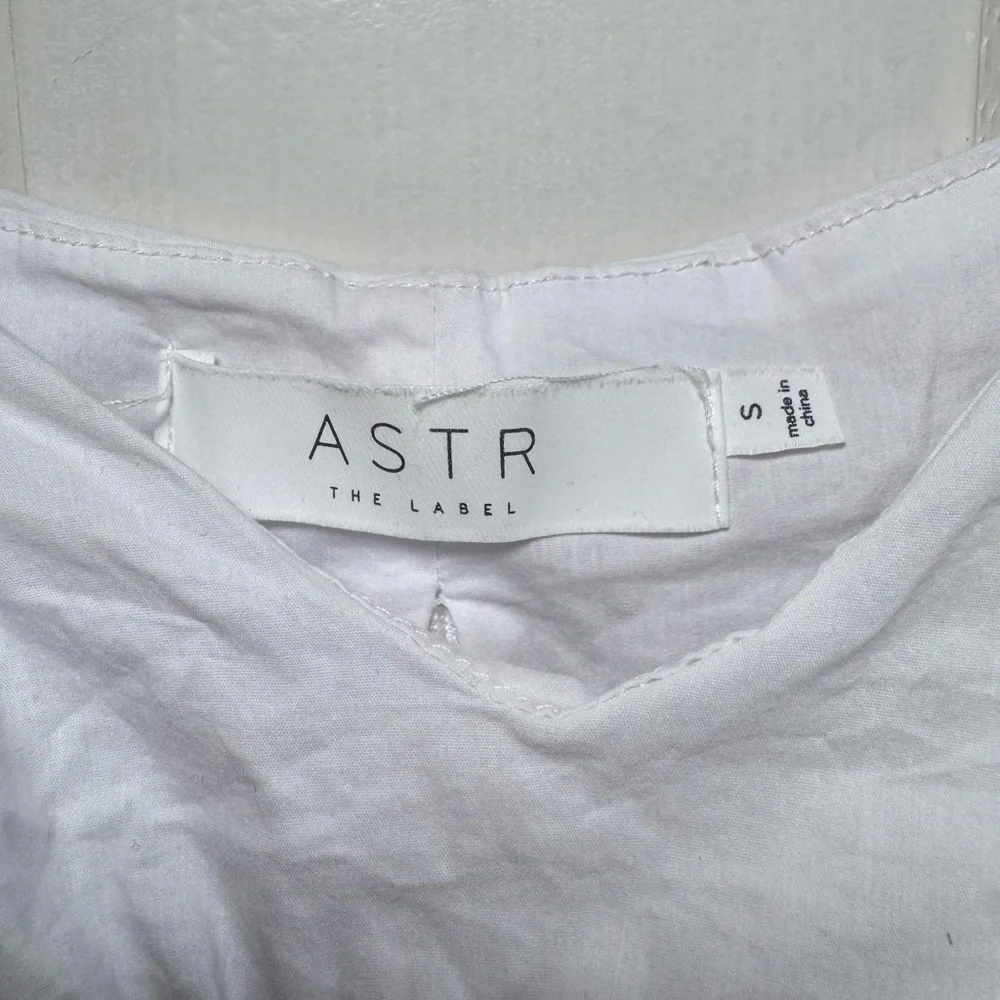 Astr label white