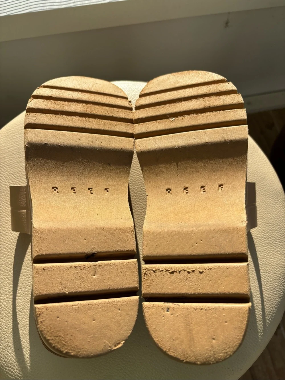 Reef platform thong