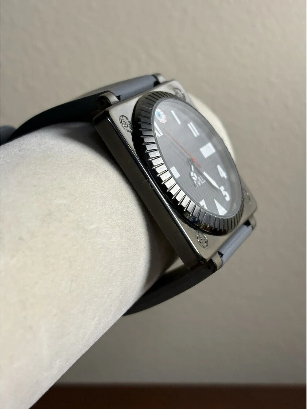Vega mishka wrist
