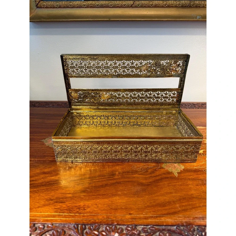 The Unbranded Brand ornate vintage