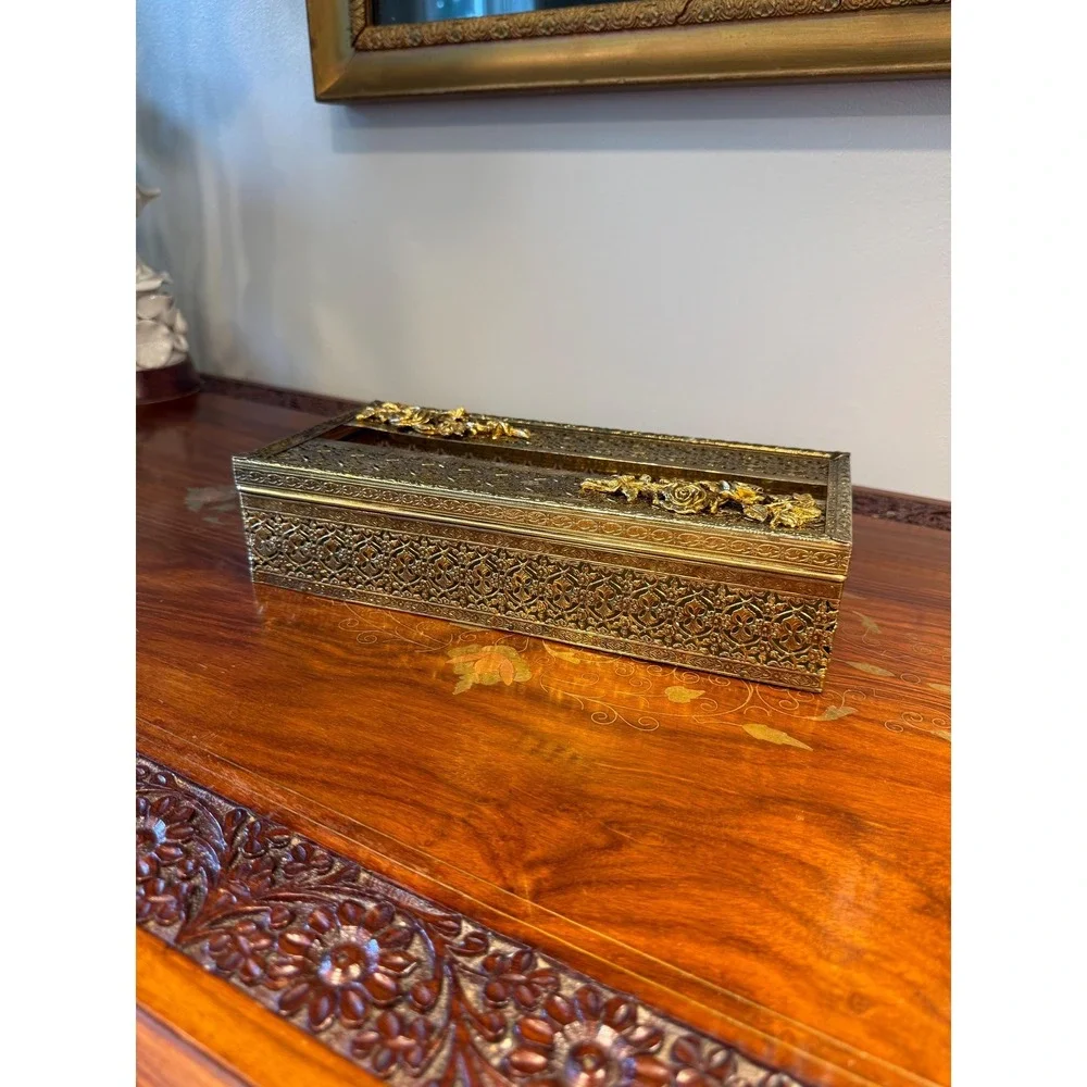 The Unbranded Brand ornate vintage