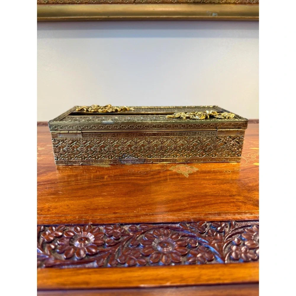 The Unbranded Brand ornate vintage