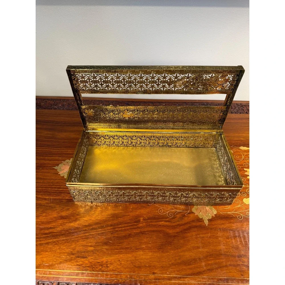 The Unbranded Brand ornate vintage