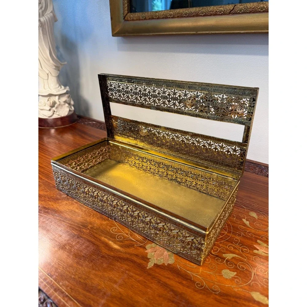 The Unbranded Brand ornate vintage