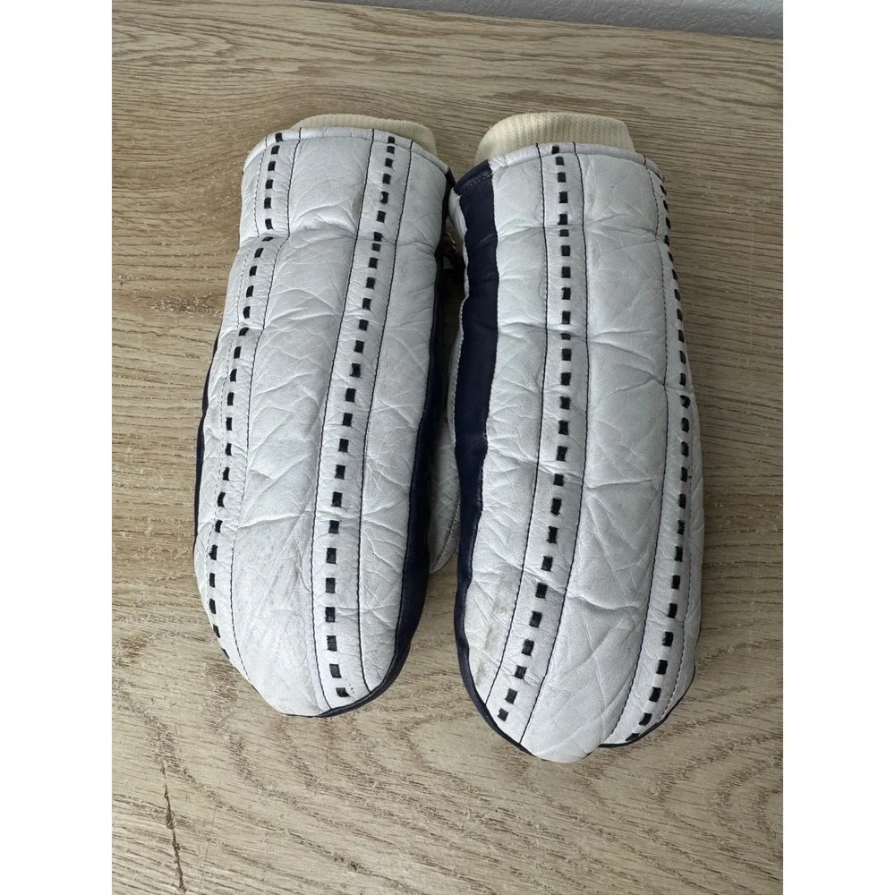 Aris Isotoner brand aris