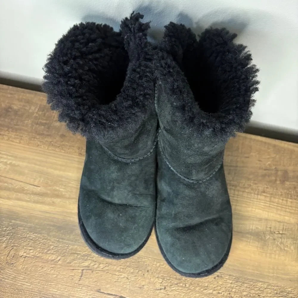 UGG bundles items