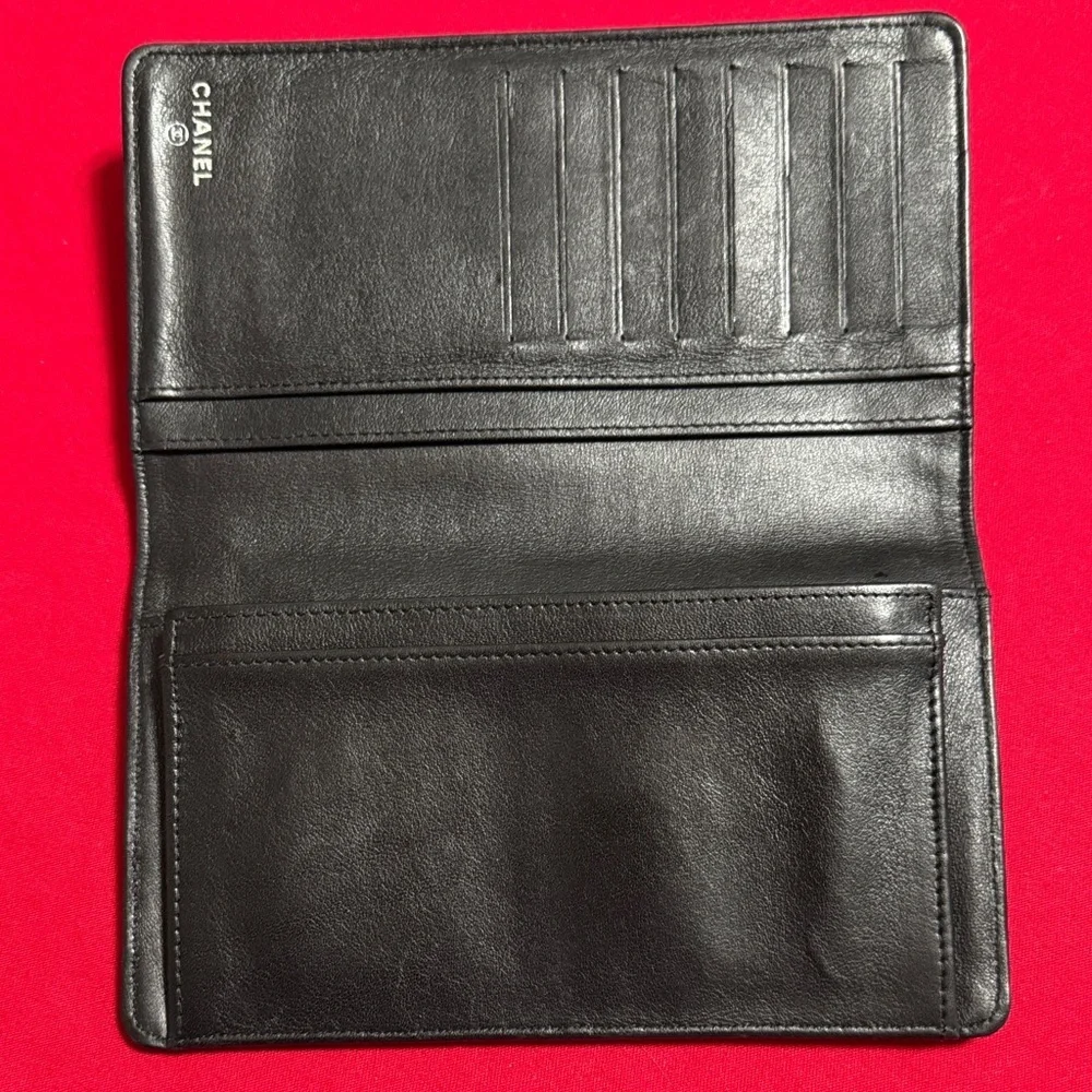CHANEL elegant black
