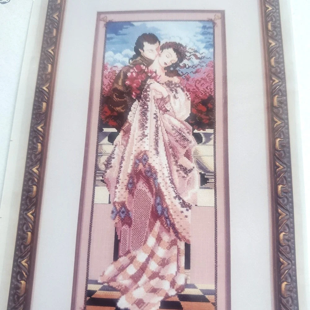 Mirabilia kiss cross