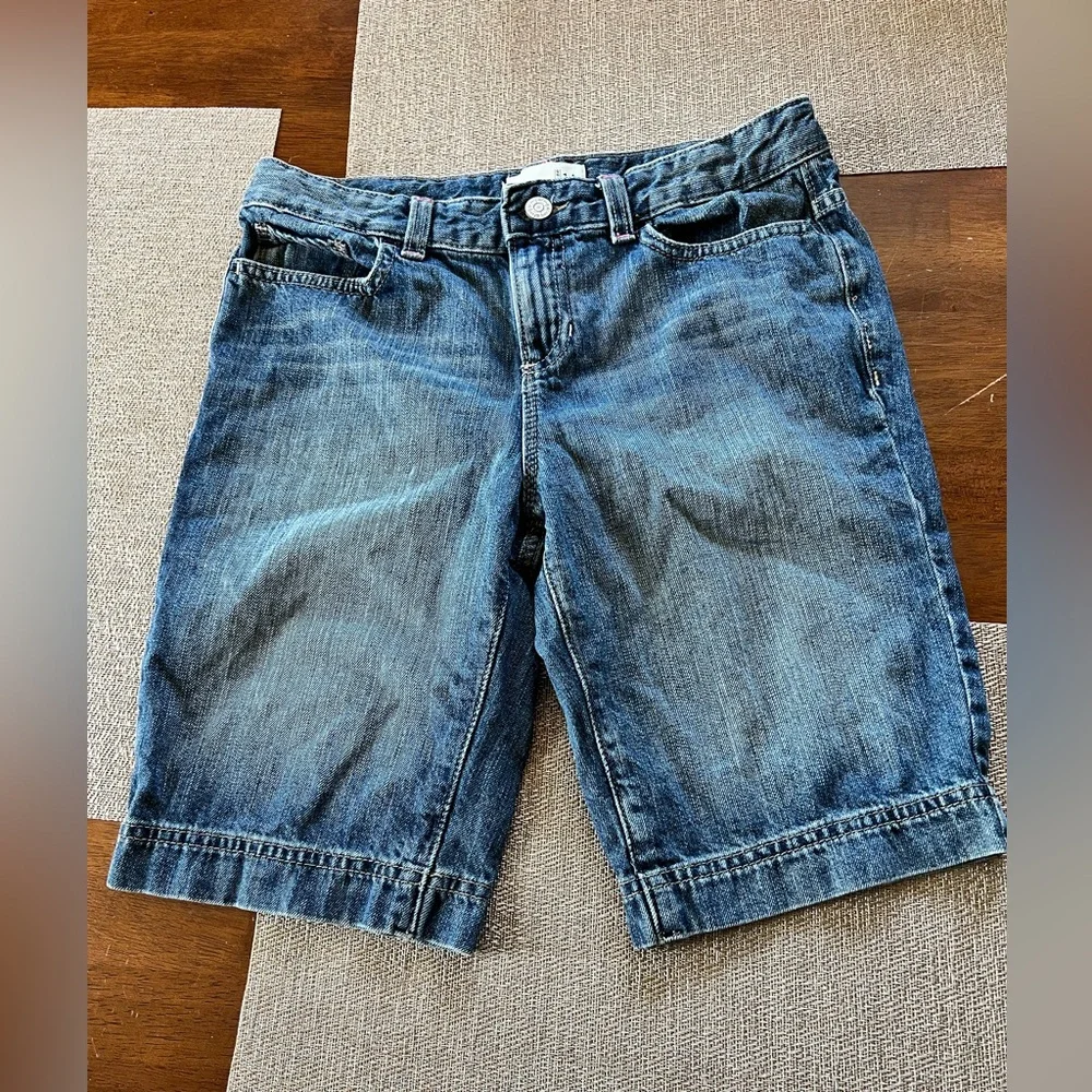 Girls‎ Old Navy denim Bermuda style shorts.
