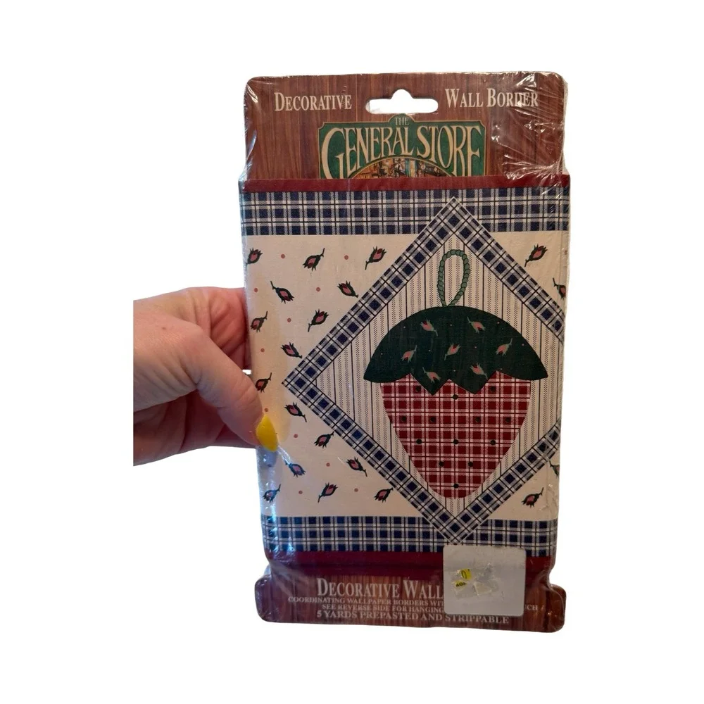Vintage General Store Strawberry Wall Border 5 Yards Prepasted Fruit W191BP USA
