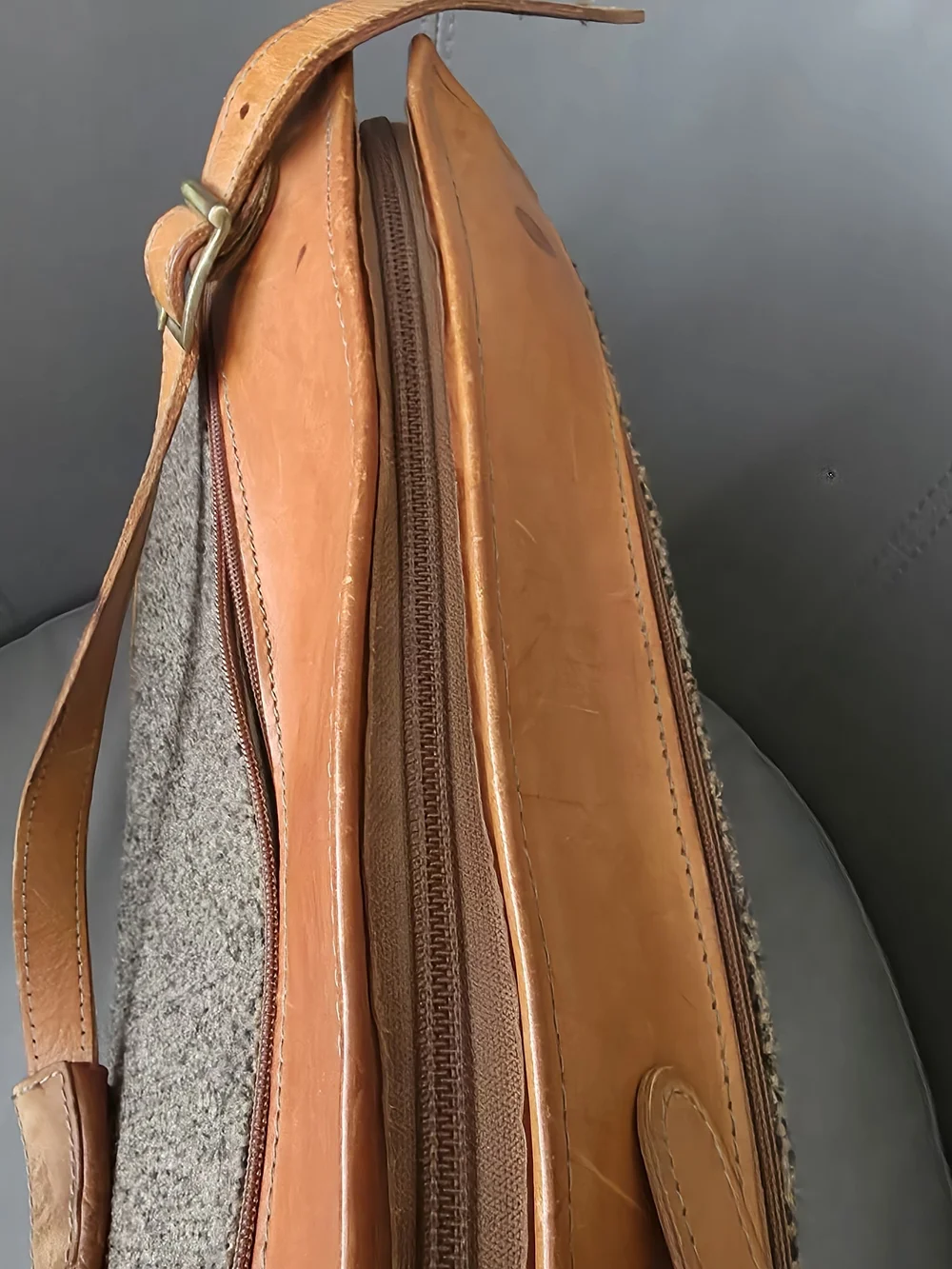 Hartmann vintage shoulder