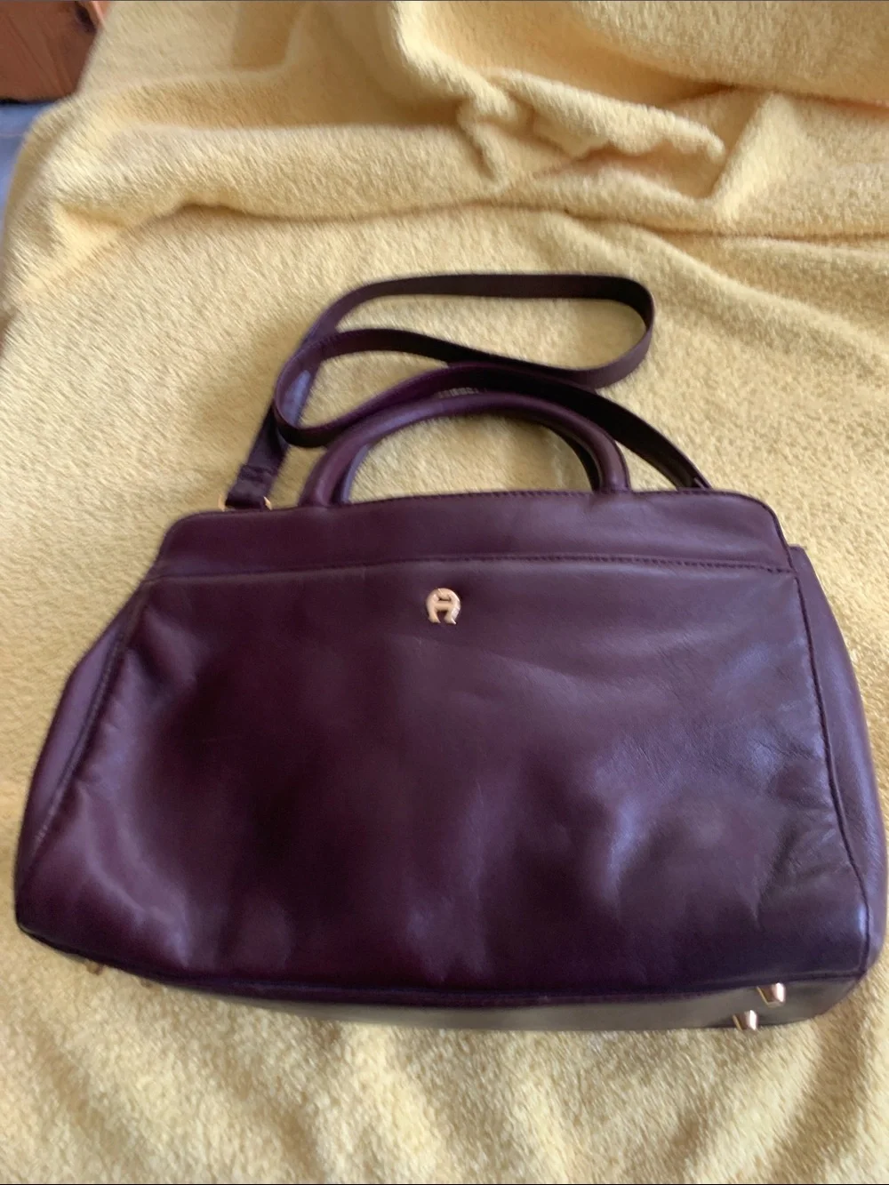 Ettienne Aignar detachable strap
