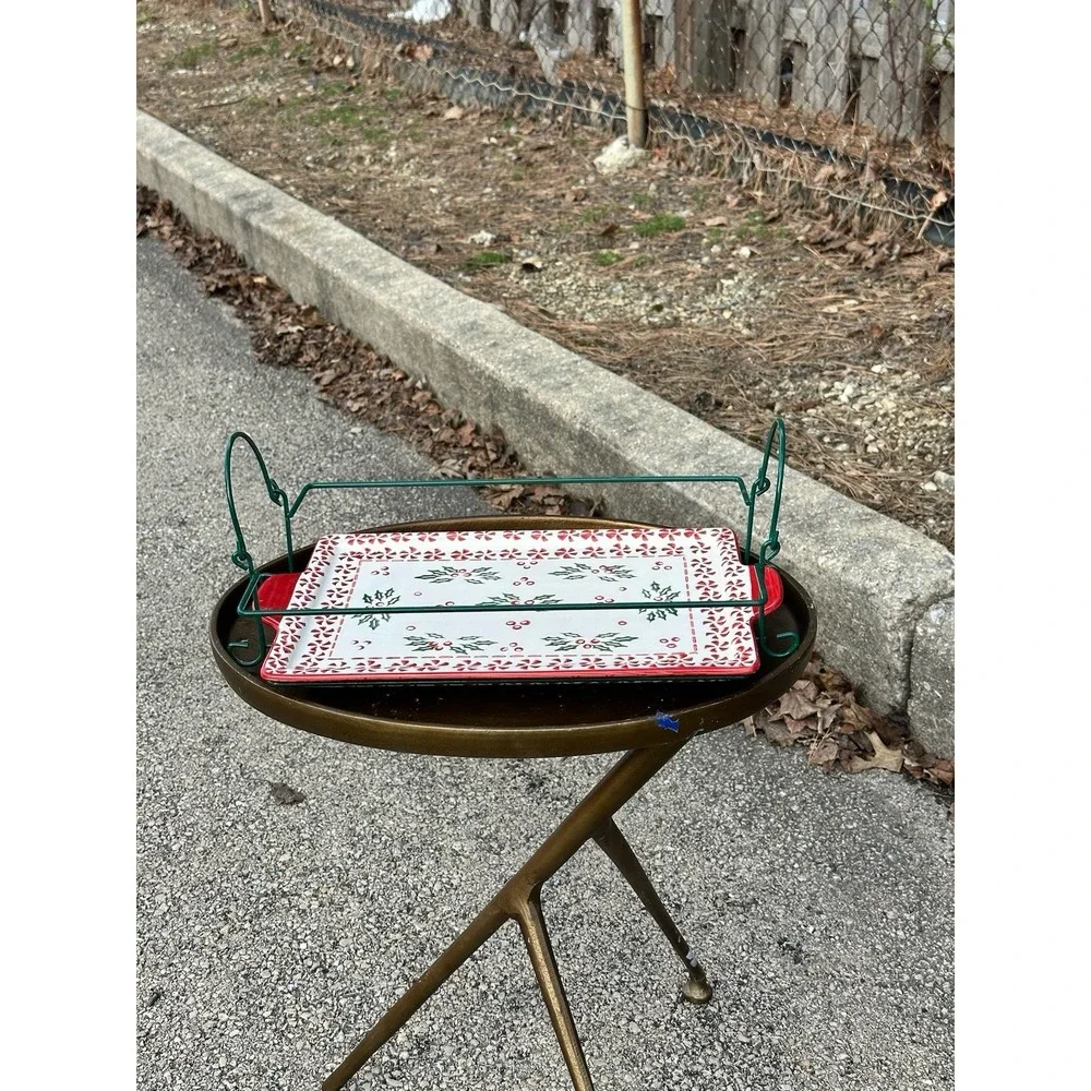 Temp-tations by Tara‎ Peppermint Holly 13x9 Baker w/ Lid & Metal Rack