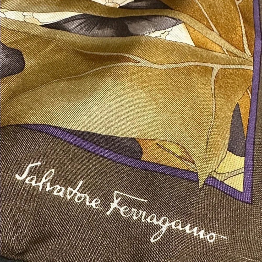 Salvatore Ferragamo elegant scarf