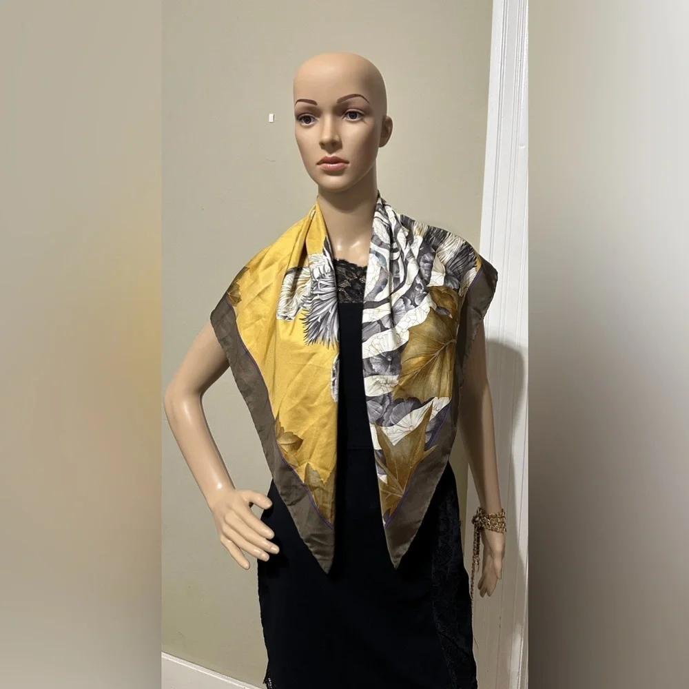 Salvatore Ferragamo elegant scarf