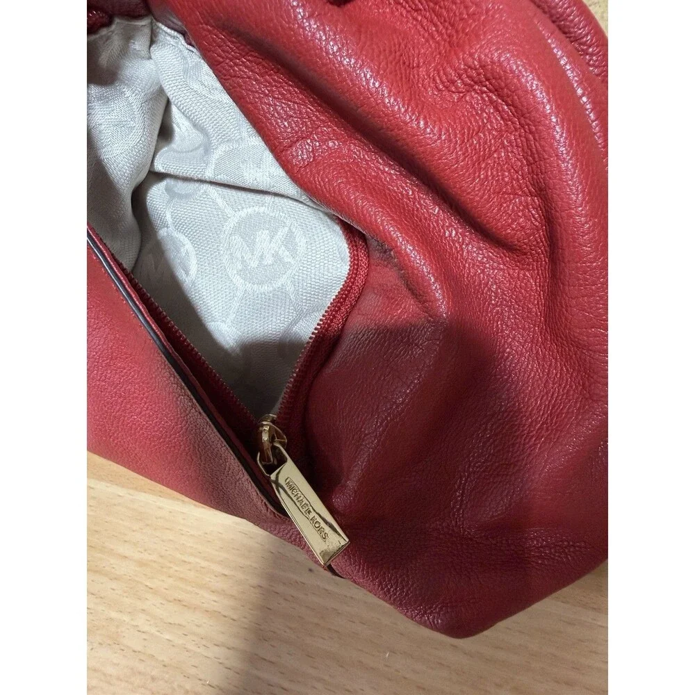Michael Kors luxurious carrying please
