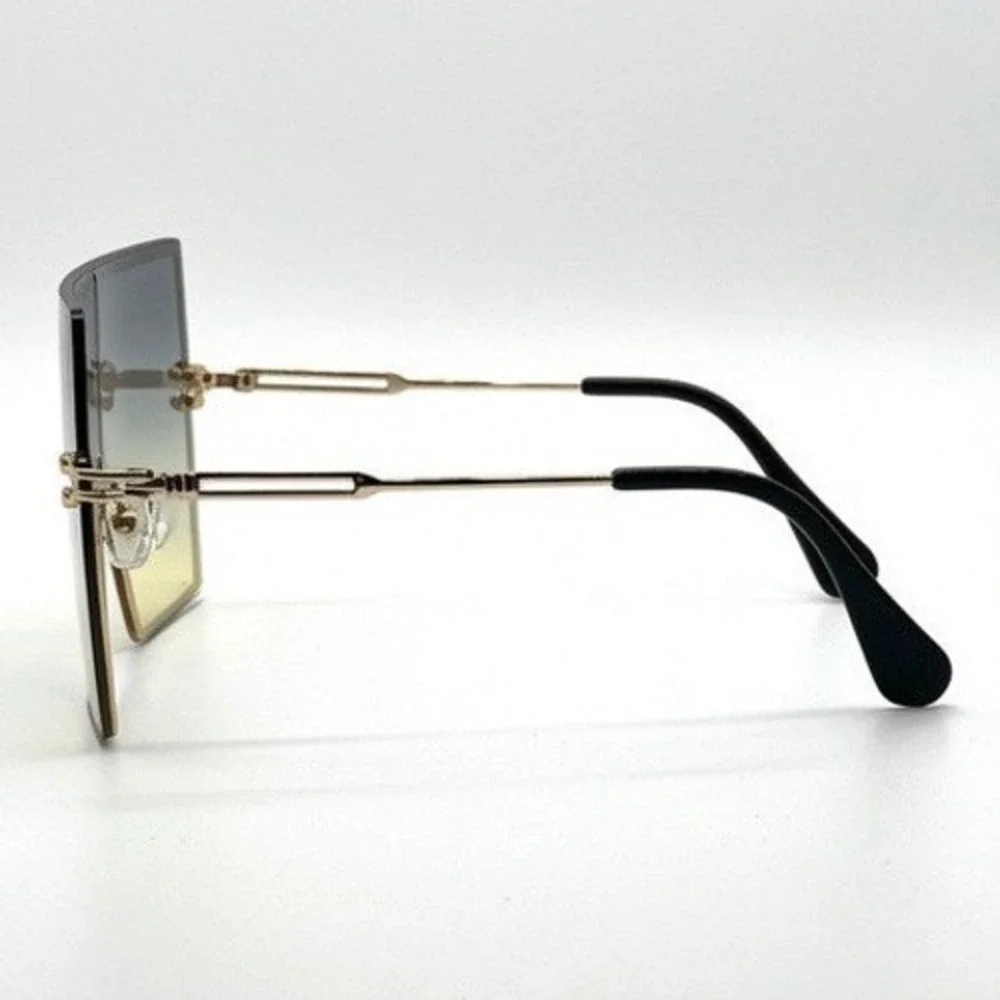 Unbranded oversized square