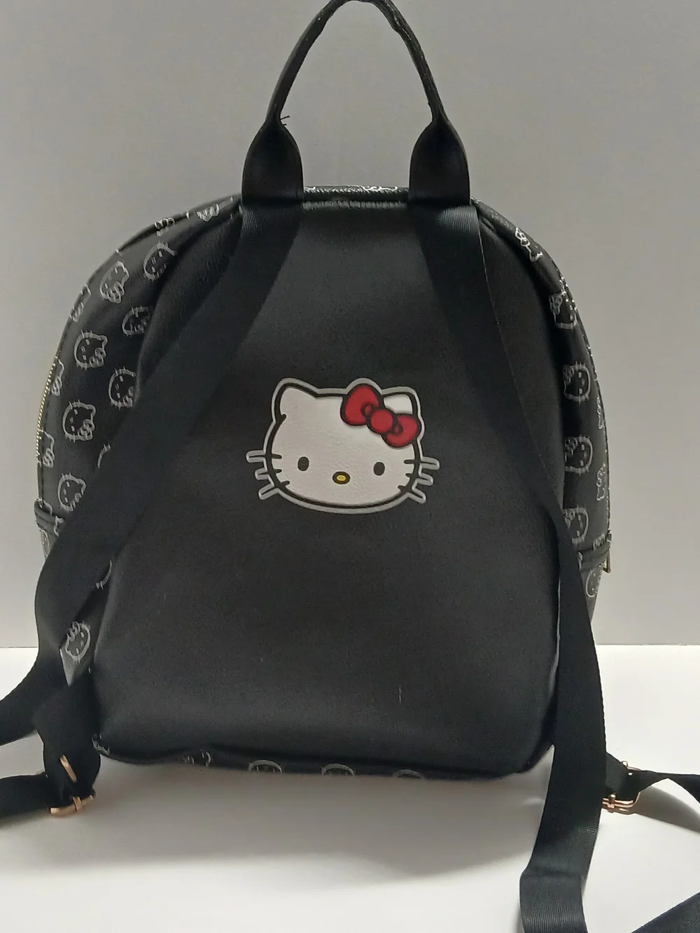 Hello Kitty charming black
