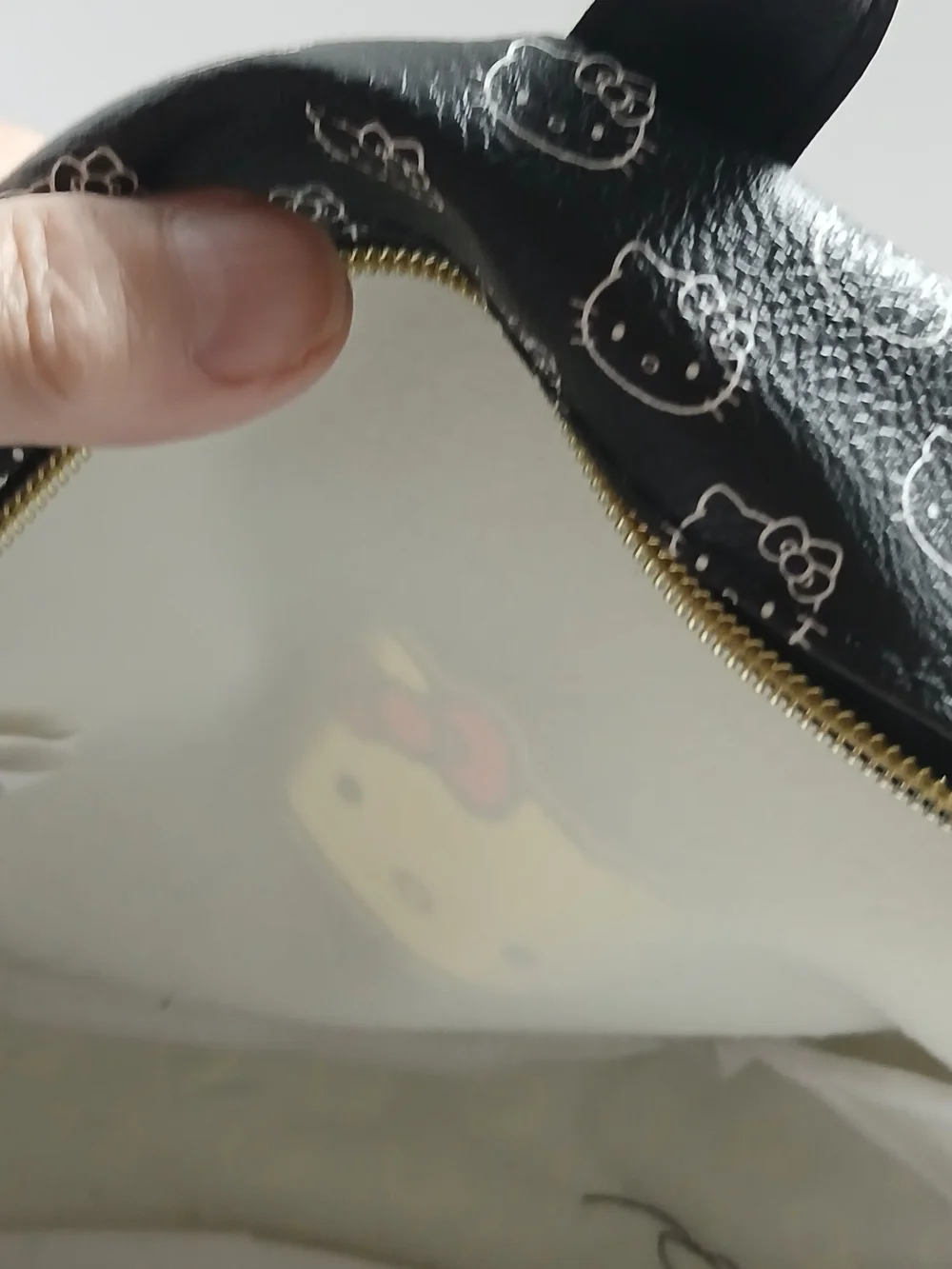 Hello Kitty charming black