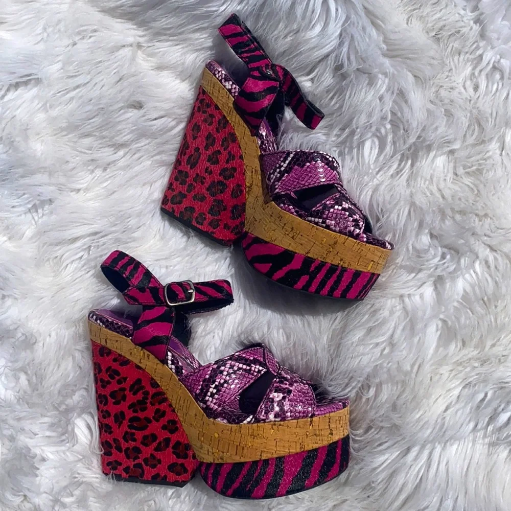 Jeffrey Campbell ❤️🧡💛$10 43