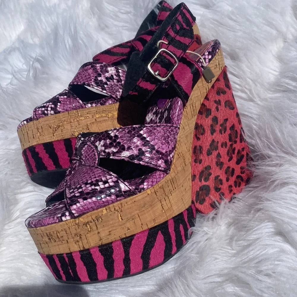 Jeffrey Campbell smoke when