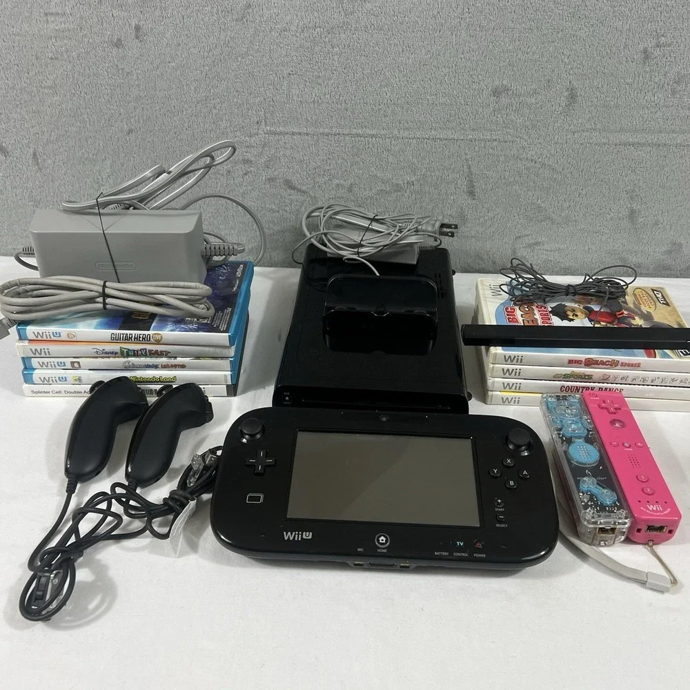 Nintendo Wii U Console 32GB Black Set + 11 Games Mario Kart 8 Super Smash Bros