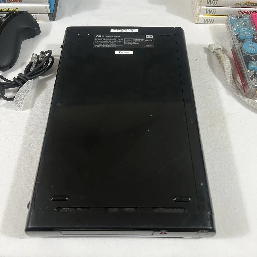 Nintendo Wii U Console 32GB Black Set + 11 Games Mario Kart 8 Super Smash Bros
