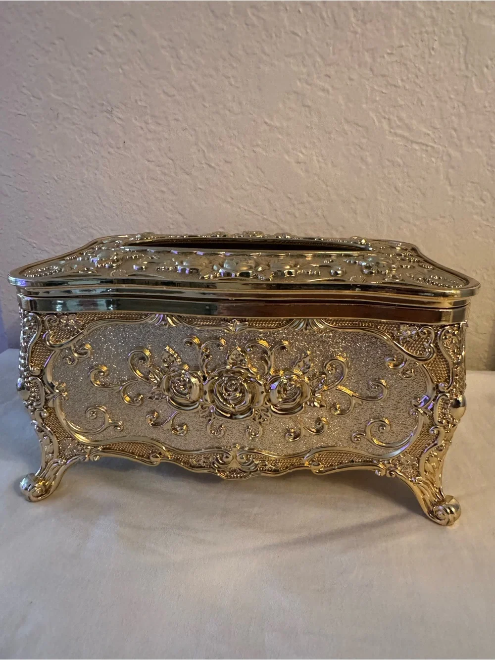 N/A elegant gold