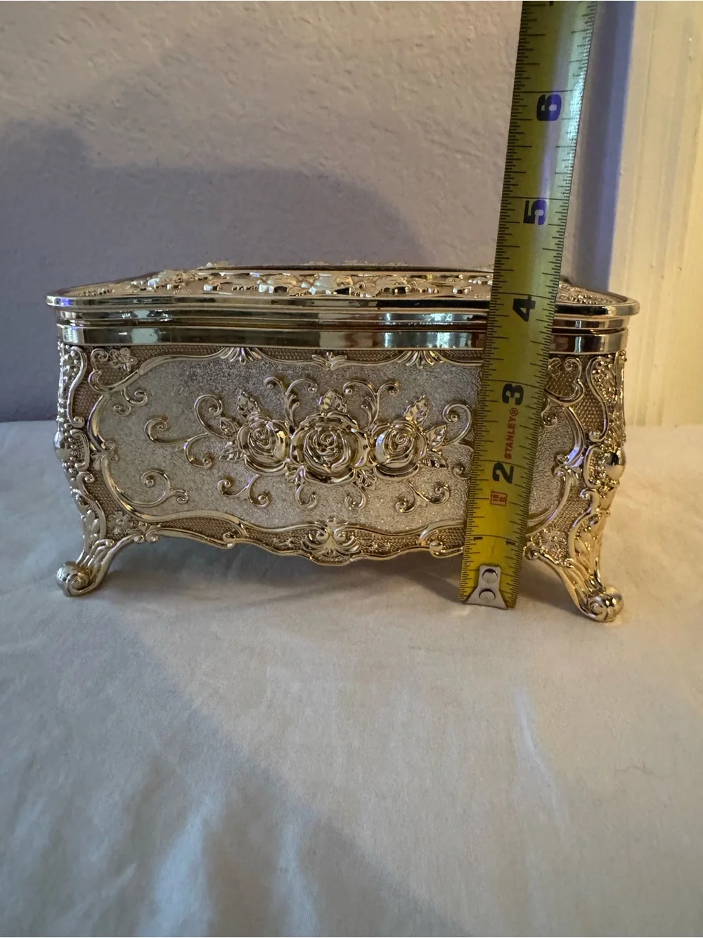 N/A elegant gold