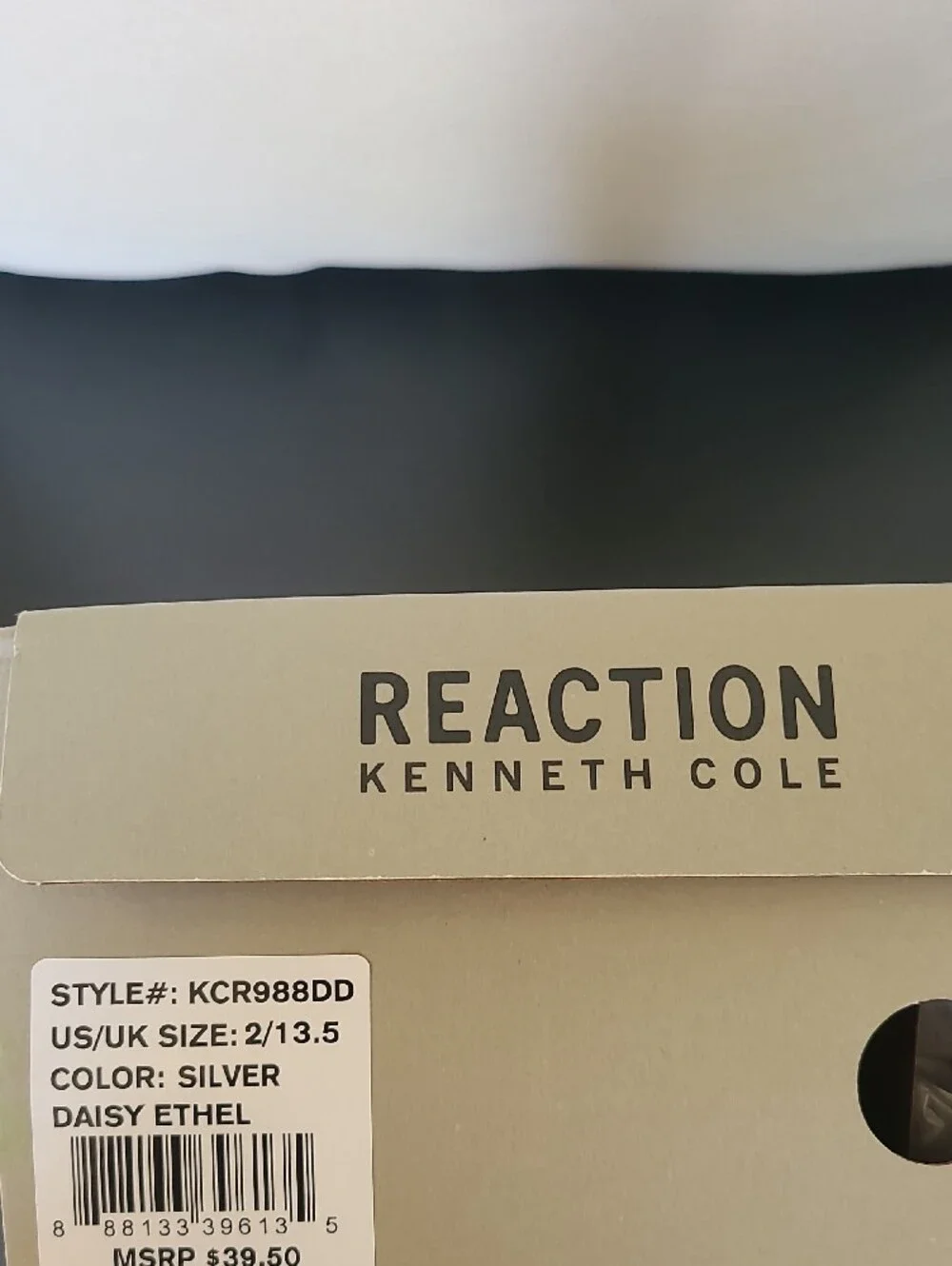 Reaction Kenneth Cole very clean