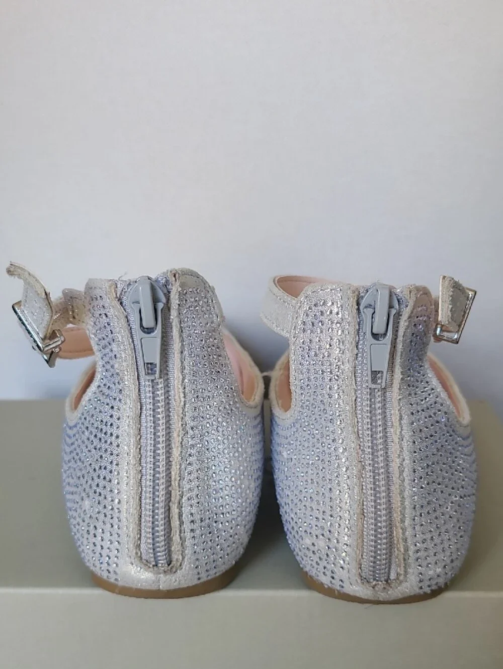 Reaction Kenneth Cole very clean