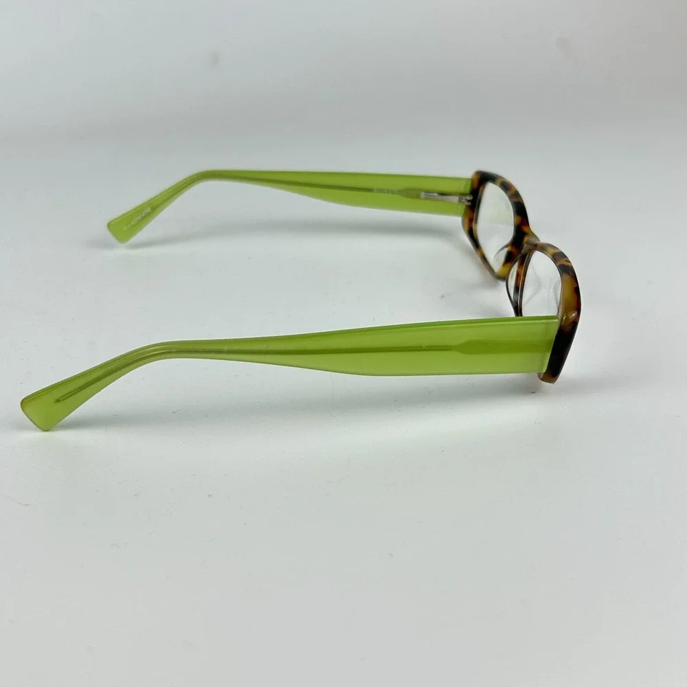 Eyebobs material seeking