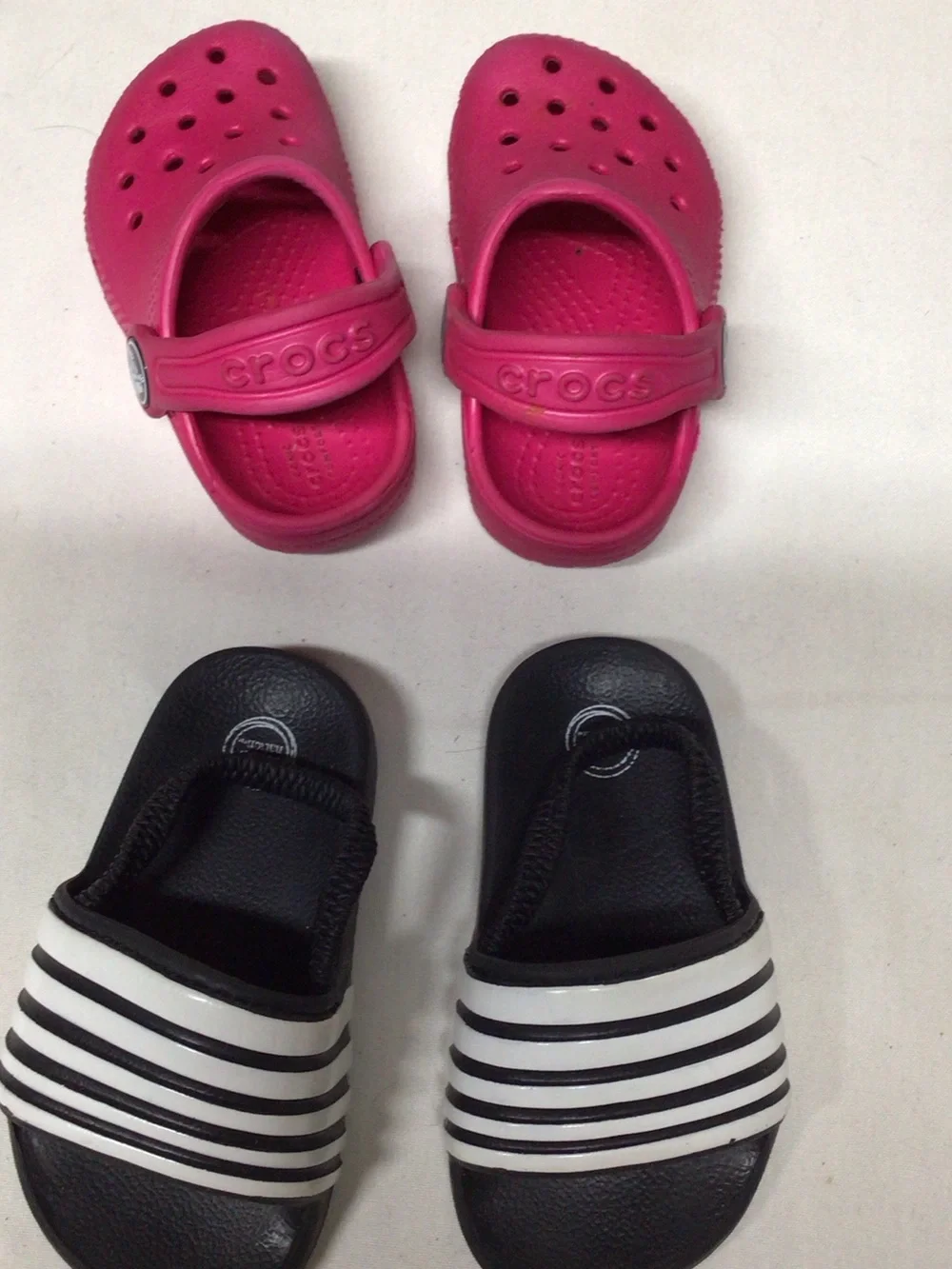 CROCS includes pair