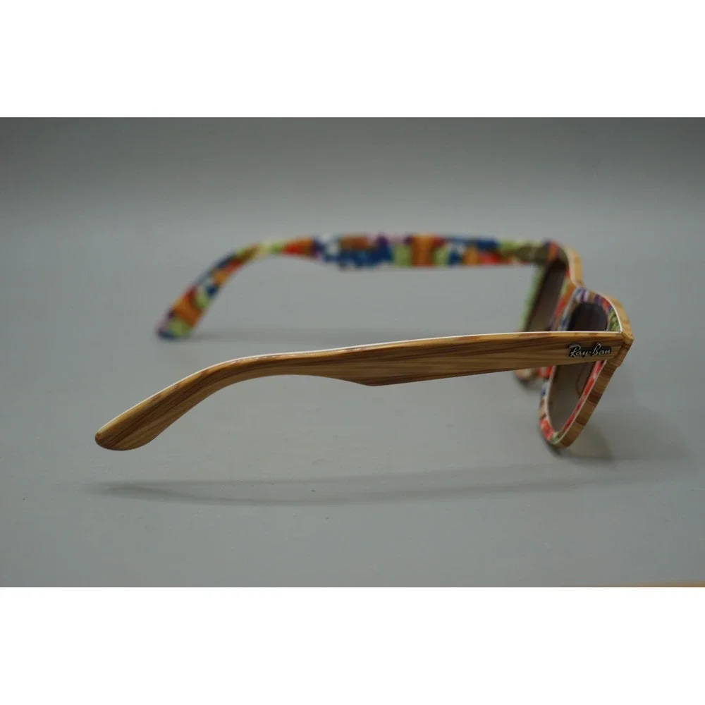 Ray-Ban vibrant logo textured