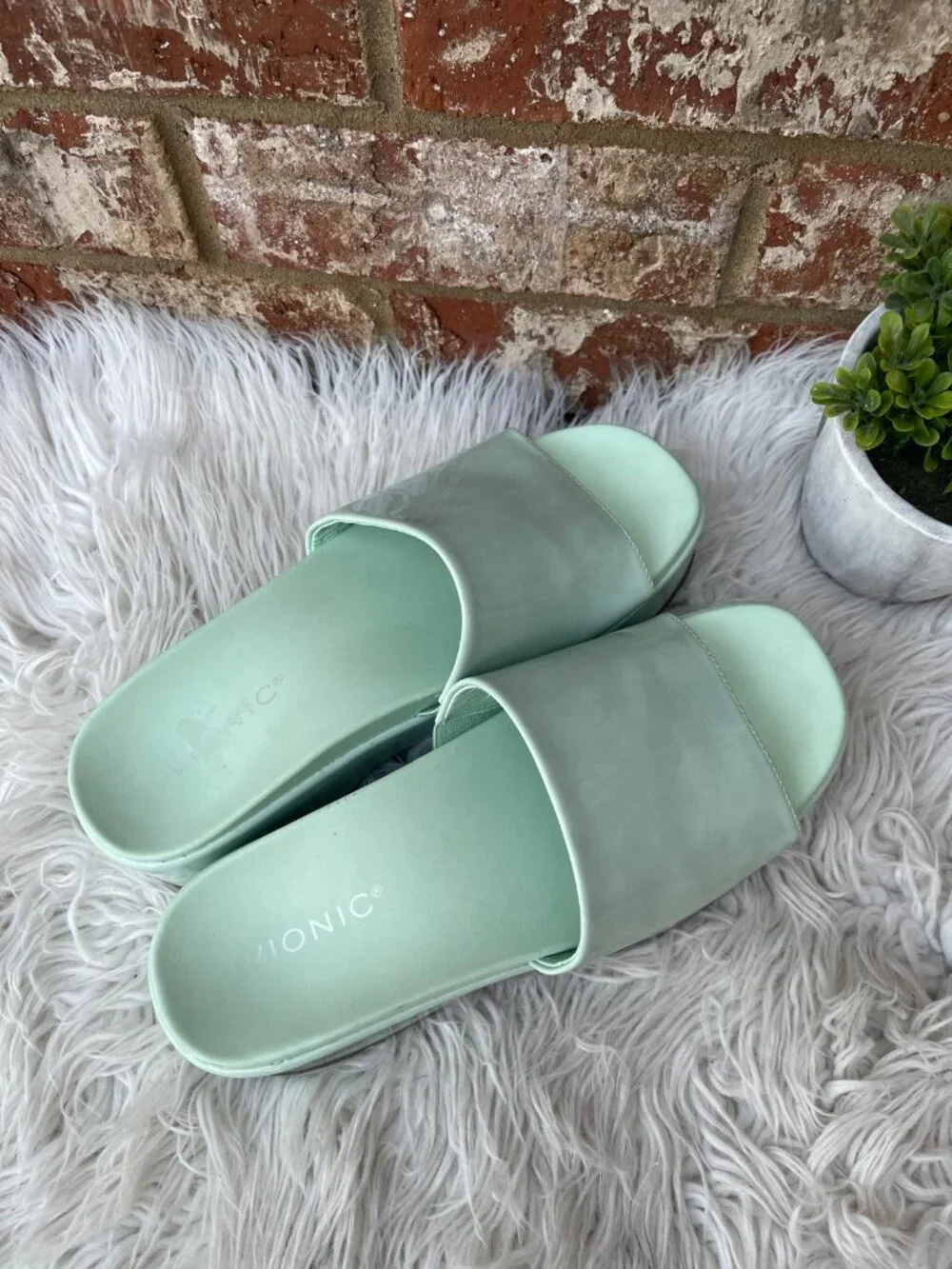 Vionic trista flatform