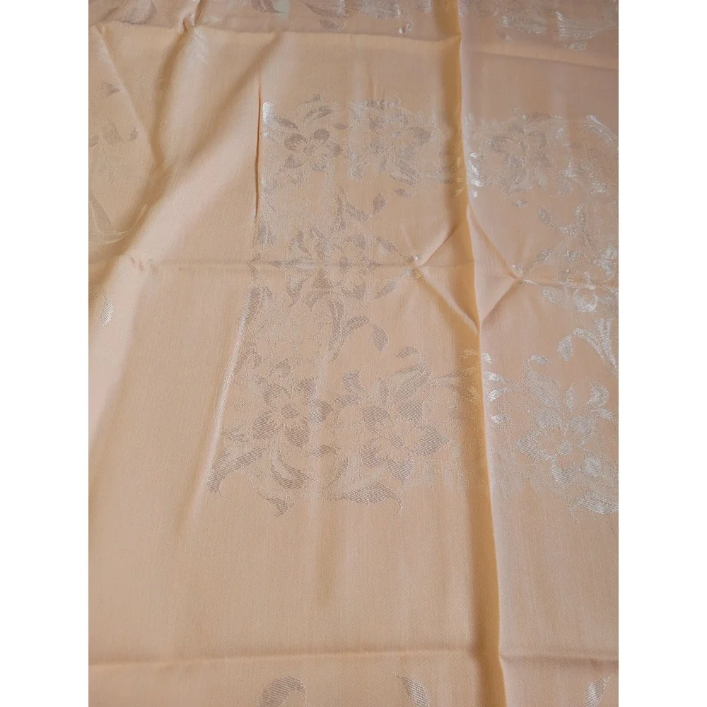 Unbranded tablecloth includes