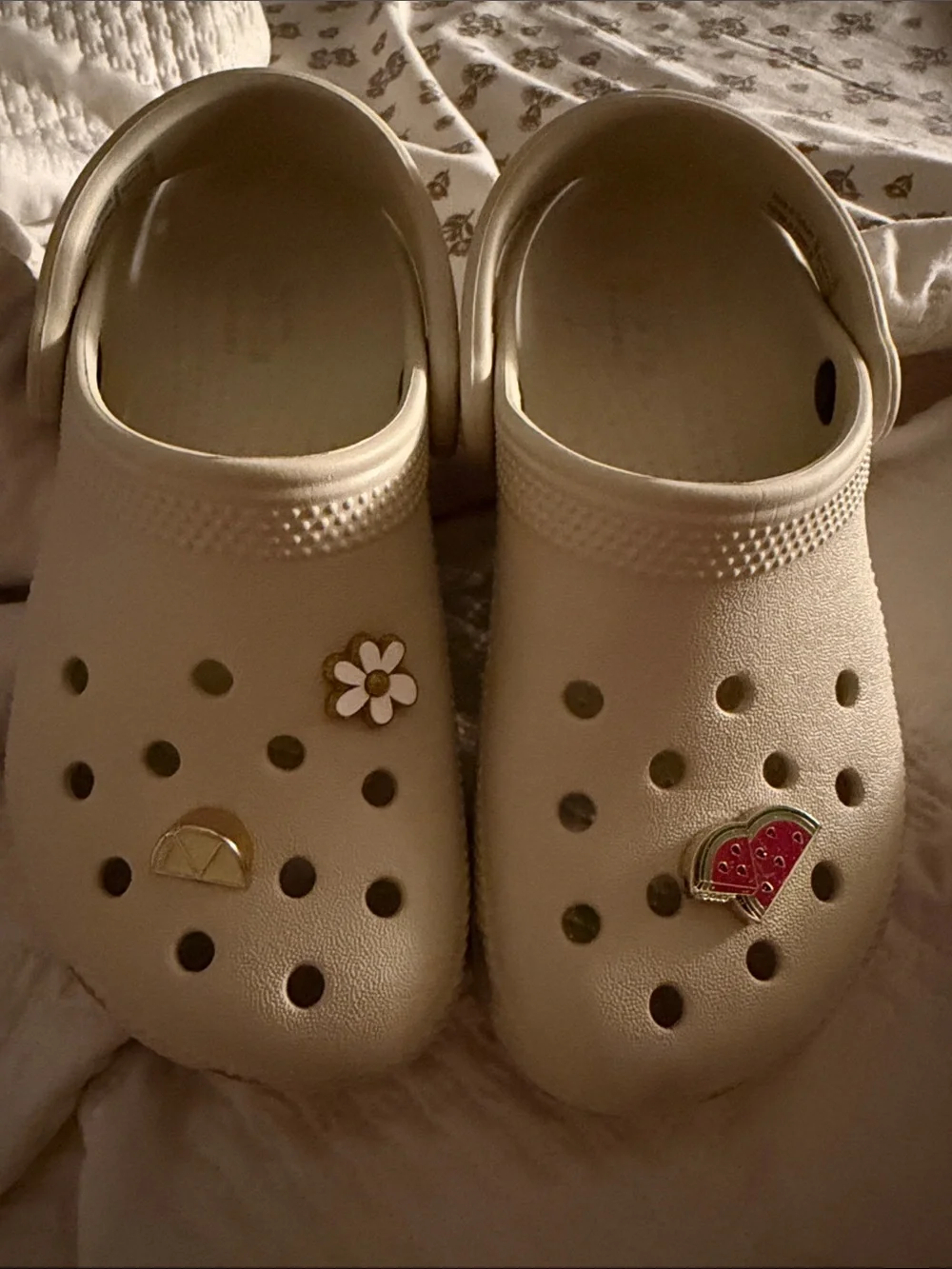 CROCS lightweight cream