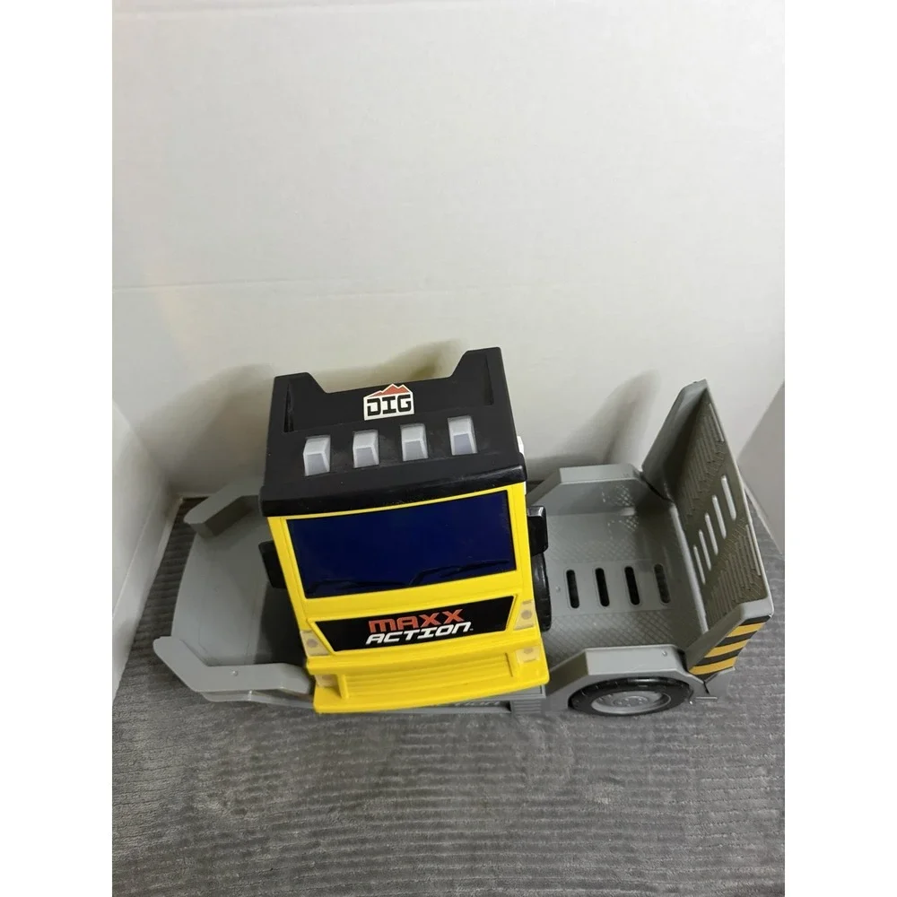 Maxx Action 2-N-1 Mega Mover construction vehicle.