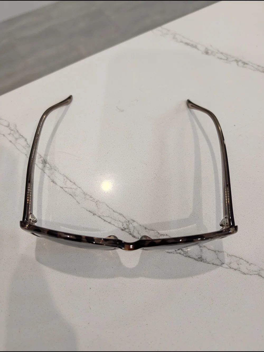 Guess women’s sunglasses