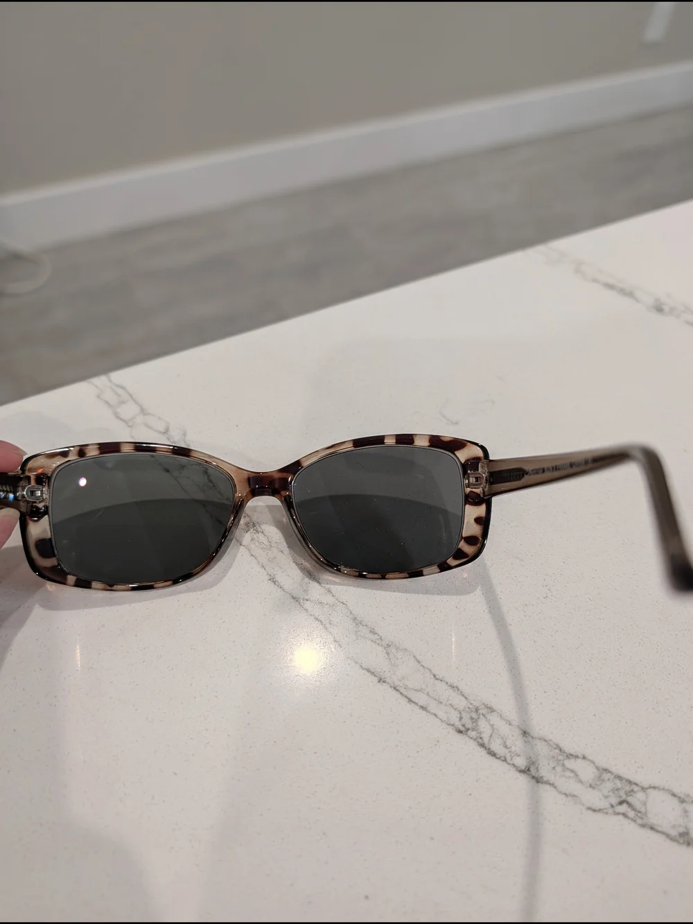 Guess women’s sunglasses