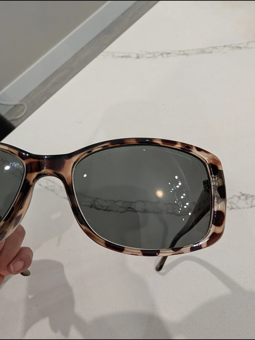 Guess women’s sunglasses